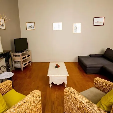 Logis Du Couvent Yourhosthelper Lägenhet