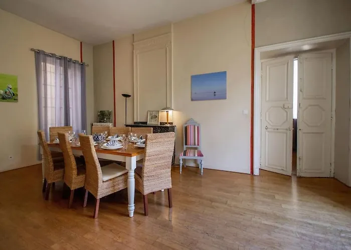 Logis Du Couvent Yourhosthelper